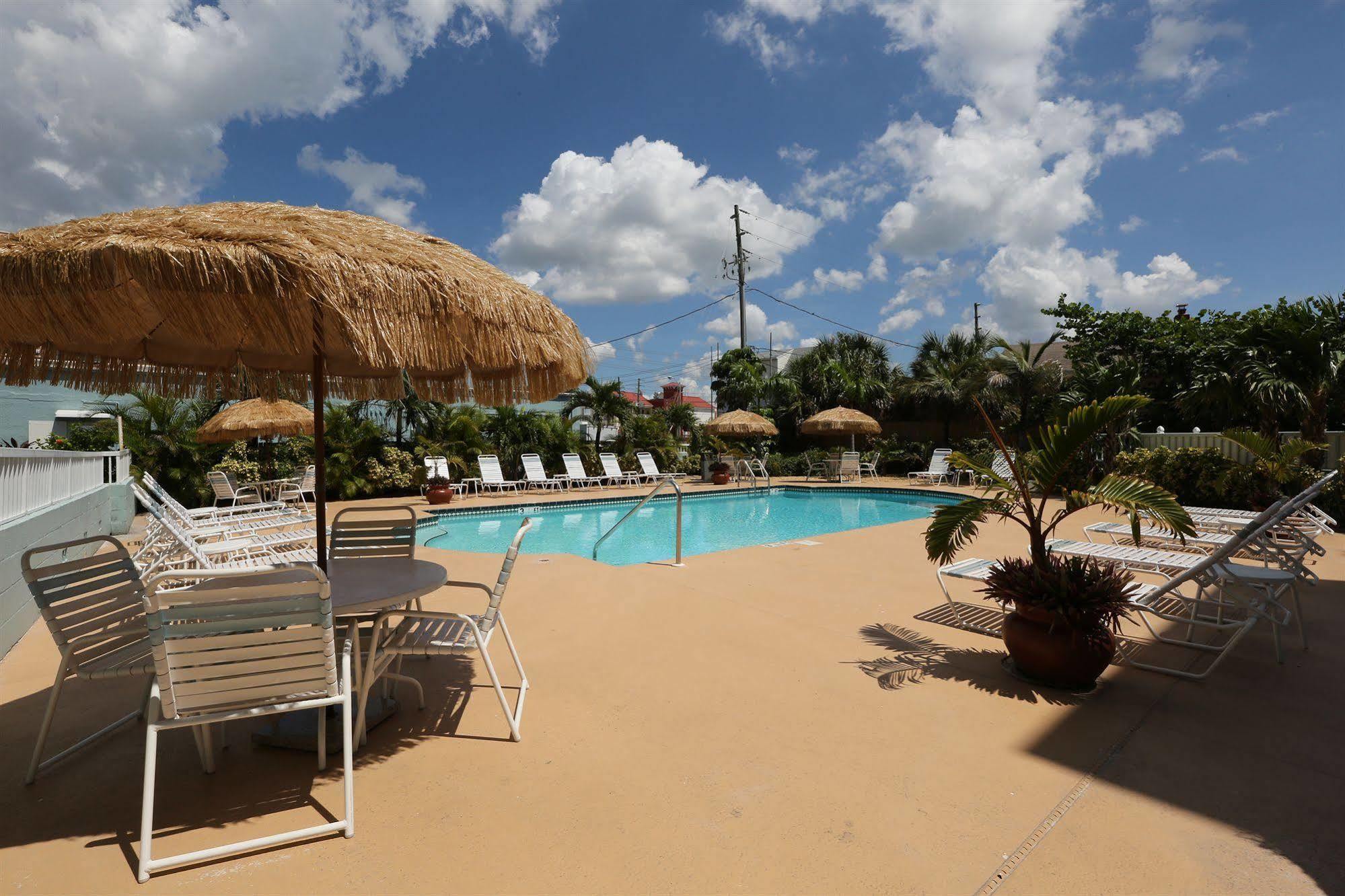 Barefoot Beach Club St. Pete Beach Eksteriør billede