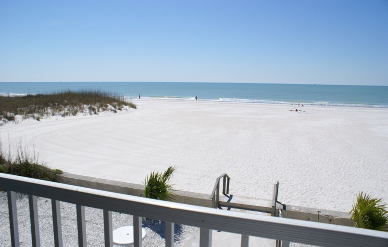 Barefoot Beach Club St. Pete Beach Eksteriør billede